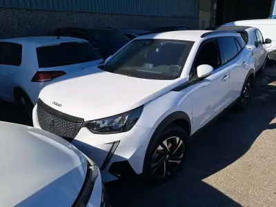 Usado Peugeot 2008 Active 110 CV (80 kW) 2021 Blanco SUV