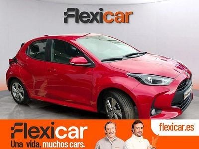 Rojo Usado 2024 Toyota Yaris Hybrid Active | 20.490 € (Buen precio)