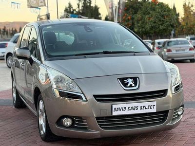 Beige Usado 2010 Peugeot 5008 Premium Monovolumen | 6500 € (Precio justo)
