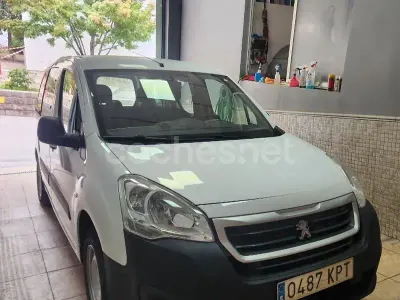 Usado Peugeot Partner Tepee Active 100 CV (73 kW) 2016 Blanco Monovolumen