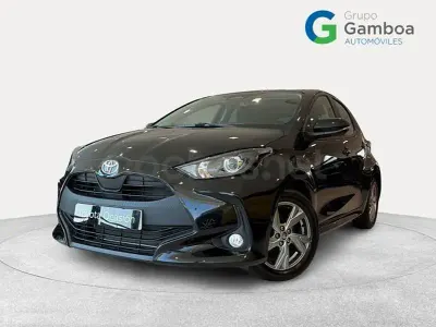Usado Toyota Yaris Hybrid Active 116 CV (85 kW) 2025 Negro Berlina