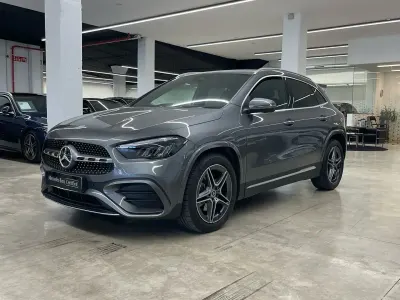 Usado Mercedes GLA200 150 CV (110 kW) 2025 Gris montaña SUV