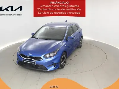 Używany Kia Ceed 100 KM (73 kW) 2025 Niebieski Hatchback