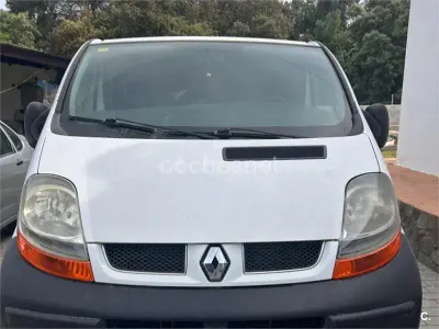Begagnad Renault Trafic 77 HK (56 kW) 2003 Vit Minibuss