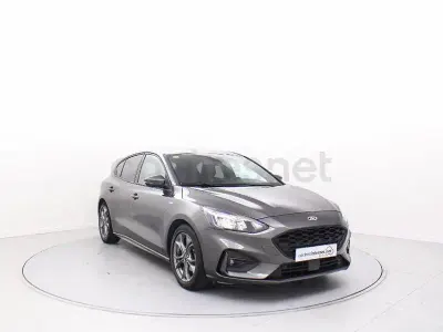 Usado Ford Focus ST-Line 125 CV (91 kW) 2020 Gris / plata Berlina