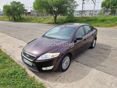 Usado Ford Mondeo Ambiente 125 CV (91 kW) 2008 Granate Berlina
