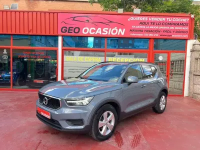 Usado Volvo XC40 Momentum 163 HP (119 kW) 2021 Cinzento SUV