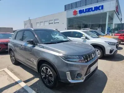 Usado Suzuki Vitara GLX 129 CV (94 kW) 2023 Gris / plata SUV