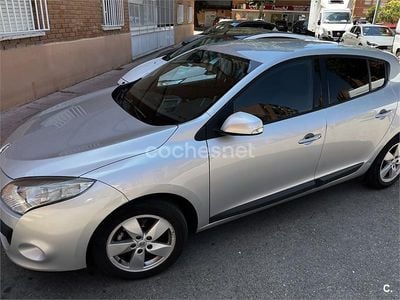 Usado Renault Mégane Dynamique 110 CV (80 kW) 2009 Gris / plata Berlina
