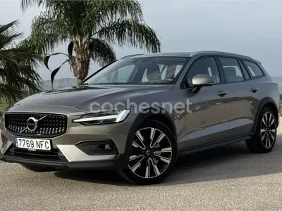 Usado Volvo V60 CC 190 CV (139 kW) 2019 Gris / plata Familiar