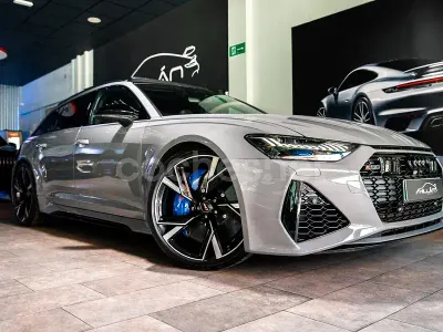 Usado Audi RS6 600 CV (441 kW) 2021 Gris / plata Familiar