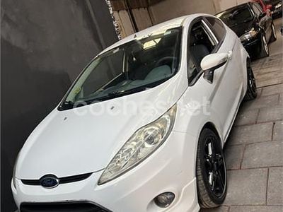Usado Ford Fiesta 95 CV (69 kW) 2011 Blanco Utilitario