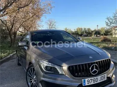 Usado Mercedes CLA220 AMG line 170 CV (125 kW) 2015 Gris / plata Berlina