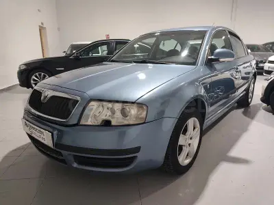 Usado Skoda Superb Comfort 105 CV (77 kW) 2009 Azul Berlina