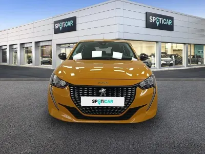 Usado Peugeot 208 Active 101 CV (74 kW) 2023 Dorado Utilitario
