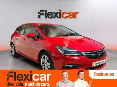 Usado Opel Astra Selective 110 CV (80 kW) 2018 Rojo