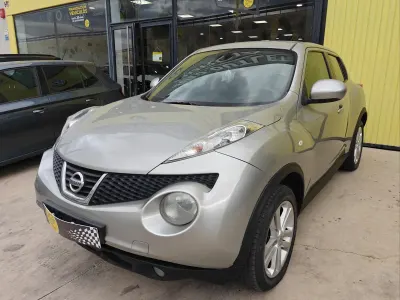 Usado Nissan Juke Acenta 110 HP (80 kW) 2013 Cinzento SUV