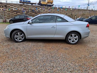 Usado VW Eos 150 CV (110 kW) 2008 Plata Descapotable