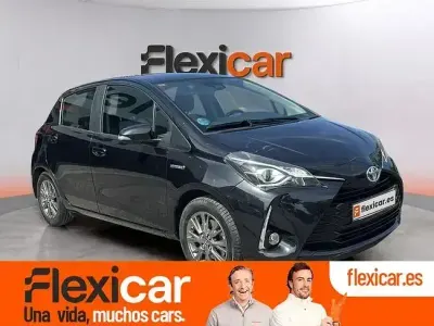 Usado Toyota Yaris Hybrid Active 100 CV (73 kW) 2019 Negro