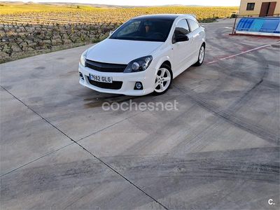 Usado Opel Astra GTC Sport 140 CV (102 kW) 2009 Blanco Berlina