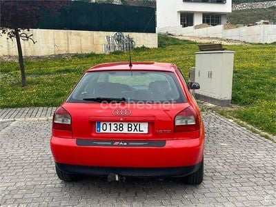 Usado Audi A3 Attraction 130 CV (95 kW) 2002 Rojo Utilitario