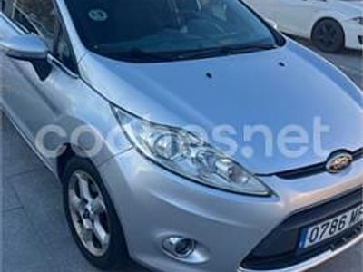 Usado Ford Fiesta Titanium 70 CV (51 kW) 2011 Gris / plata Berlina