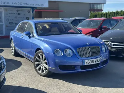Usado Bentley Continental Flying Spur 560 CV (411 kW) 2006 Azul metalico Berlina