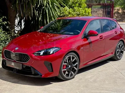 Usado BMW 120 Comfort Edition 170 CV (125 kW) 2025 Granate Utilitario