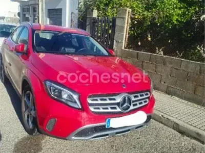 Usado Mercedes GLA200 136 CV (100 kW) 2019 Rojo SUV