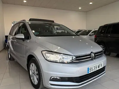 Usado VW Touran Advance 122 CV (89 kW) 2023 Gris / plata Monovolumen