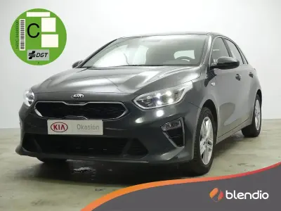 Usado Kia Ceed 100 CV (73 kW) 2019 Gris Utilitario