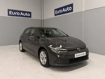 Usado VW Golf VIII Life 115 CV (84 kW) 2022 Gris / plata Berlina