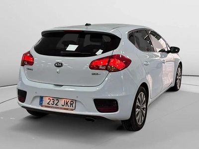 Używany Kia Ceed 120 KM (88 kW) 2015 Biały Hatchback