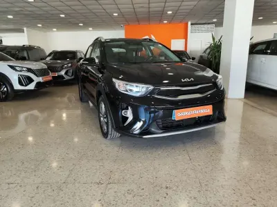 Usado Kia Stonic 101 CV (74 kW) 2023 Negro SUV