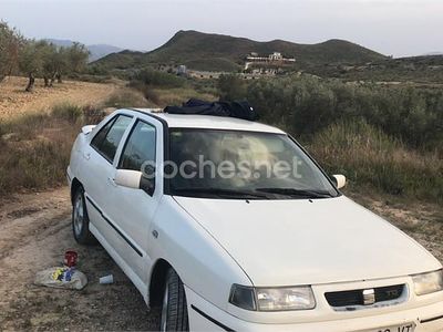 Usado Seat Toledo 110 CV (80 kW) 1998 Blanco Berlina