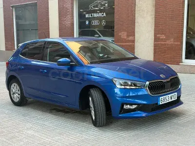Usado Skoda Fabia Selection 95 CV (69 kW) 2025 Azul Utilitario