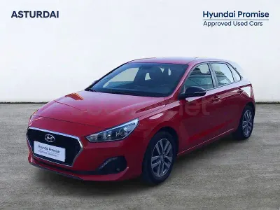 Usado Hyundai i30 95 CV (69 kW) 2020 Granate Berlina