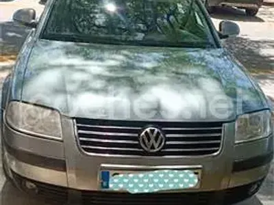 Usado VW Passat Edition 101 CV (74 kW) 2004 Gris / plata Familiar