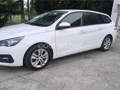 Usado Peugeot 308 130 CV (95 kW) 2021 Blanco Familiar