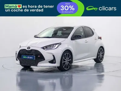Usado Toyota Yaris Hybrid Sport 75 CV (55 kW) 2023 Blanco Berlina