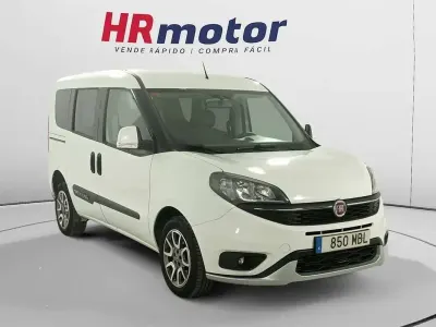 Usado Fiat Doblò Trekking 121 CV (88 kW) 2022 Blanco Monovolumen