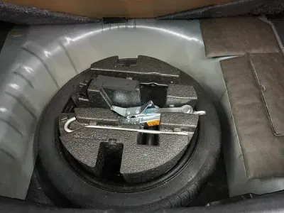 Usado Nissan Micra 92 CV (67 kW) 2022 Gris cielo Utilitario