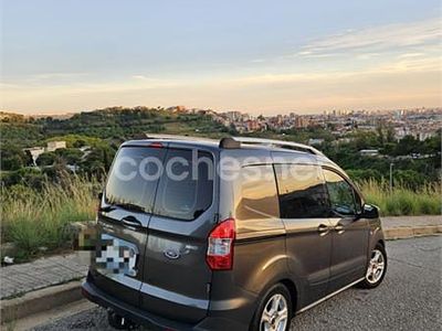 Gris / plata Usado 2019 Ford Tourneo Courier Trend Monovolumen | 12.500 € (Precio justo)