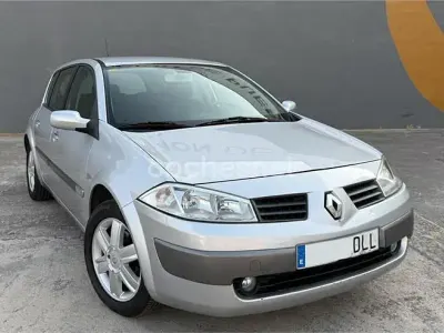 Usado Renault Mégane II Dynamique 105 CV (77 kW) 2006 Gris / plata Berlina