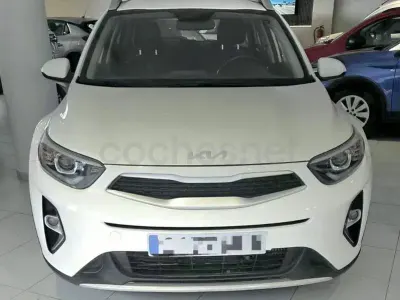 Usado Kia Stonic 84 CV (61 kW) 2023 Blanco SUV