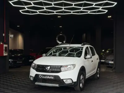 Usado Dacia Sandero Comfort 90 CV (66 kW) 2019 Blanco Utilitario