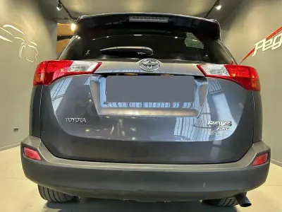 Usado Toyota RAV4 Executive 150 CV (110 kW) 2013 Gris / plata SUV