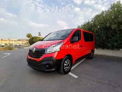 Usado Renault Trafic LIMITED 120 CV (88 kW) 2019 Rojo Monovolumen