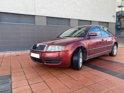 Usado Skoda Superb 105 CV (77 kW) 2006 Granate Berlina