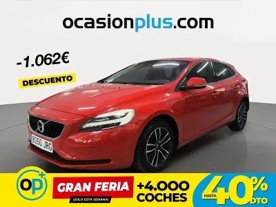 Usado Volvo V40 Momentum 150 CV (110 kW) 2016 Rojo